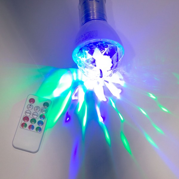 PARTY LAMP | E27 Fassung | einfacher, raumfüllender LED Partyeffekt | mit Fernbedienung