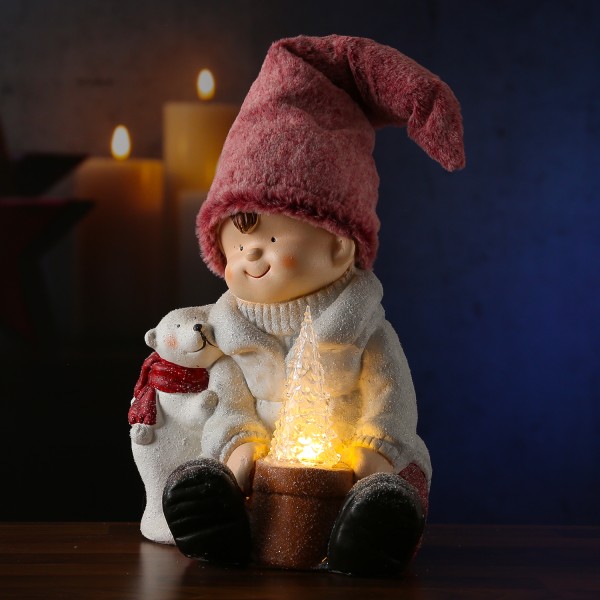 Wichtelkind Junge mit Eisbär - Dekofigur - LED Bäumchen - rote Plüschmütze - beige