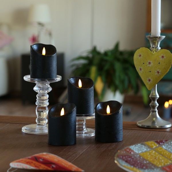 LED Kerzenset FLAMME - Rustik-Optik - Echtwachs - 3D Flamme - H: 10cm - Timer - schwarz - 4er Set