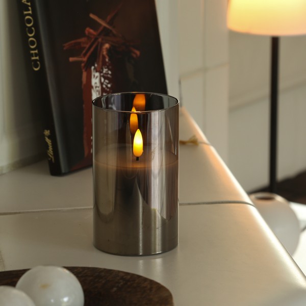 LED Kerze im Glas - Windlicht - Echtwachs - 3D Flamme - Timer - H: 12,5cm - D: 7,5cm - rauchgrau