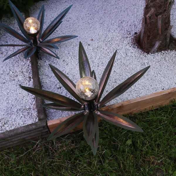 LED Solar Gartenstecker Seerose - Blume mit Metallblättern - warmweiße LED - H: 39cm - grün