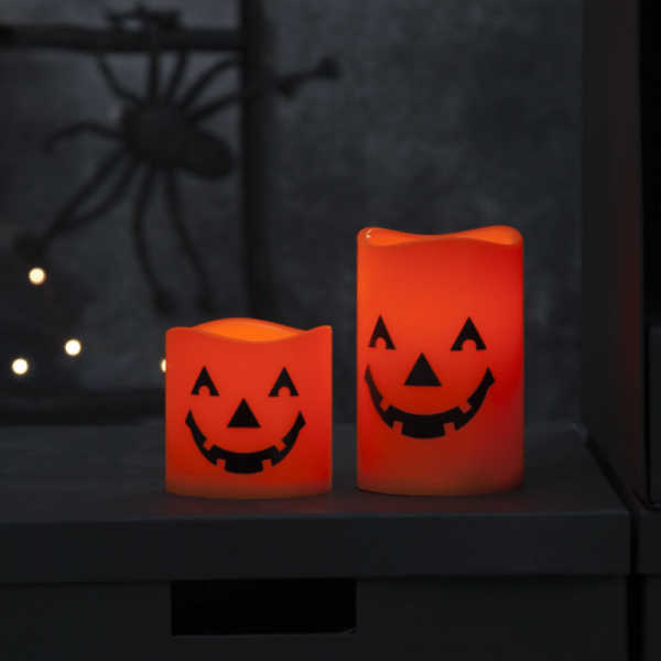 LED Kerzen "Halloween" - 2 gelbe LED - D: 7,5cm H: 11,5cm und 7,5cm - Batterie - orange - 2er Set
