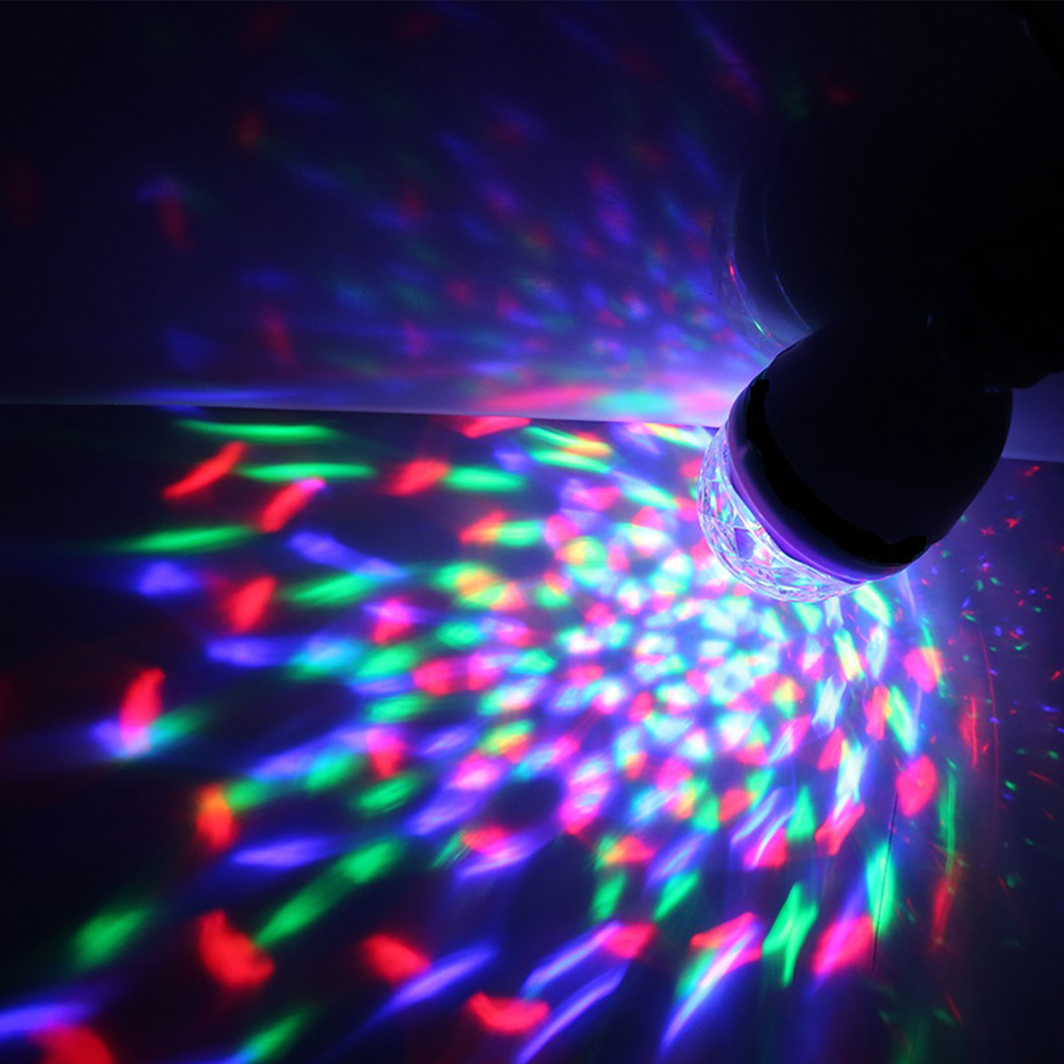 Kaufen Sie PartyFunLights - LED-Atmosphärenlampe RGB - 16 Farben - mit  Fernbedienung - E27-Fassung zu Großhandelspreisen