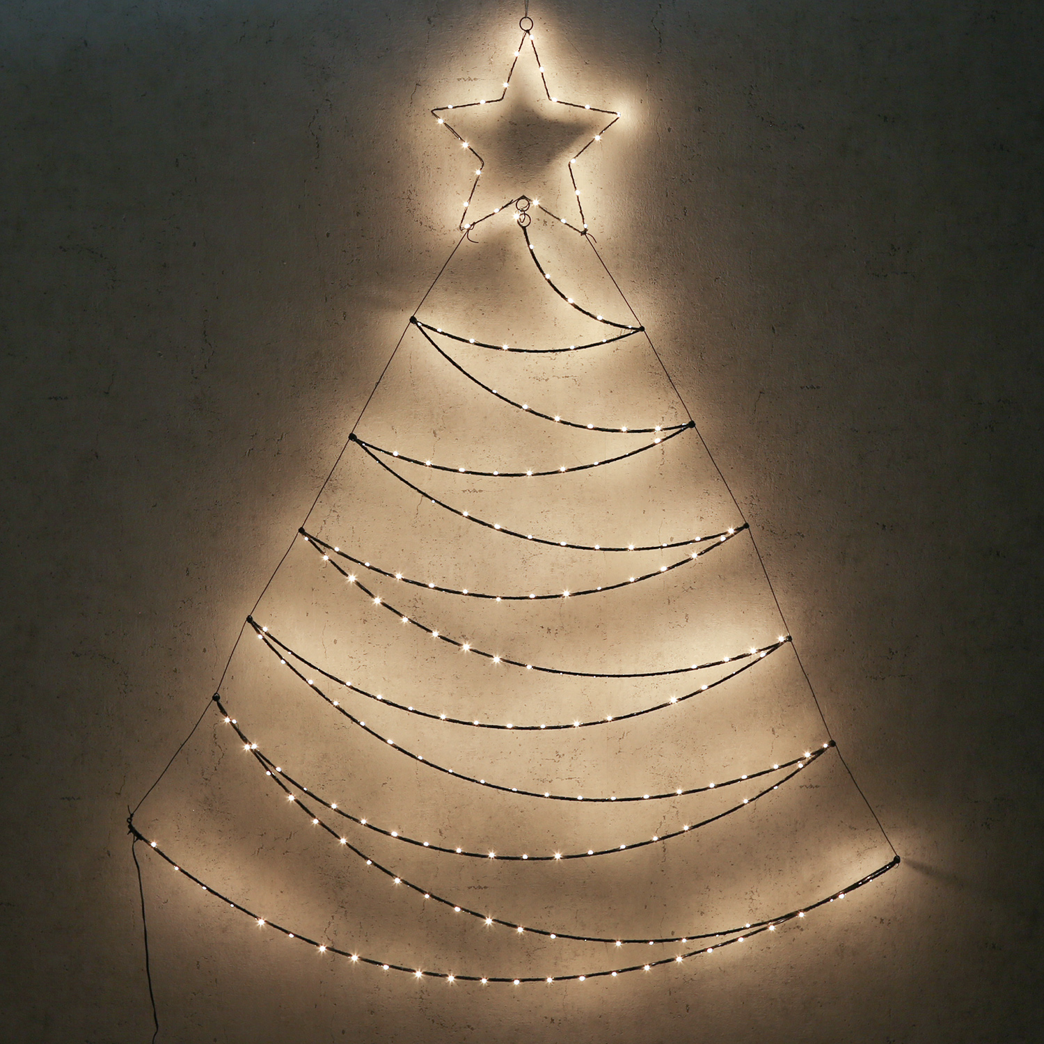 LED Tannenbaum - Wanddeko - zum Aufhängen - 200 bernsteinfarbene LED - H:  1,5m - Außentrafo
